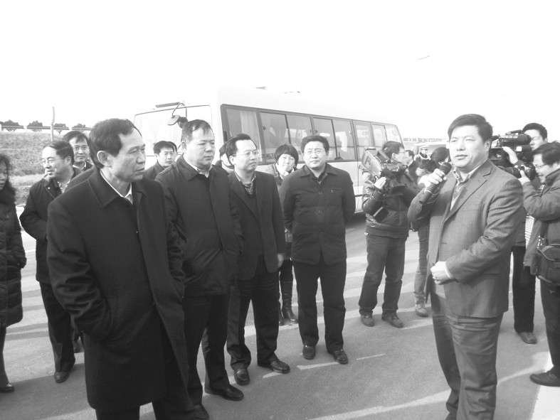 河南省副省长陈雪枫率观摩团考察安阳众品建设